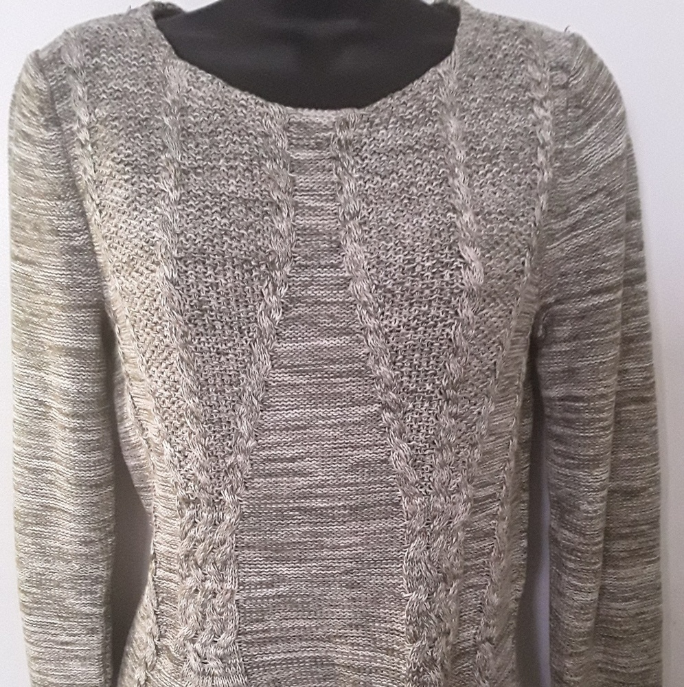 Womans Knit 3/4 sleeve Sweater Medium